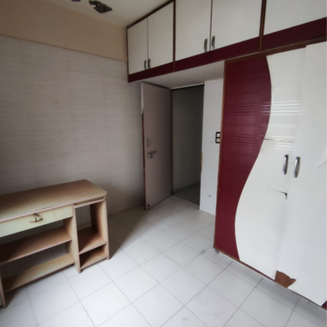 Room in 2 BHK Apartment at Motera – for Rent