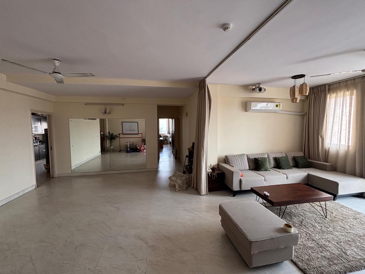 4 BHK + Servant Room Apartment For Rent in DLF Trinity Towers