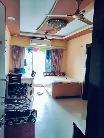 Hall in 1 BHK Apartment at Goregaon East – for Rent