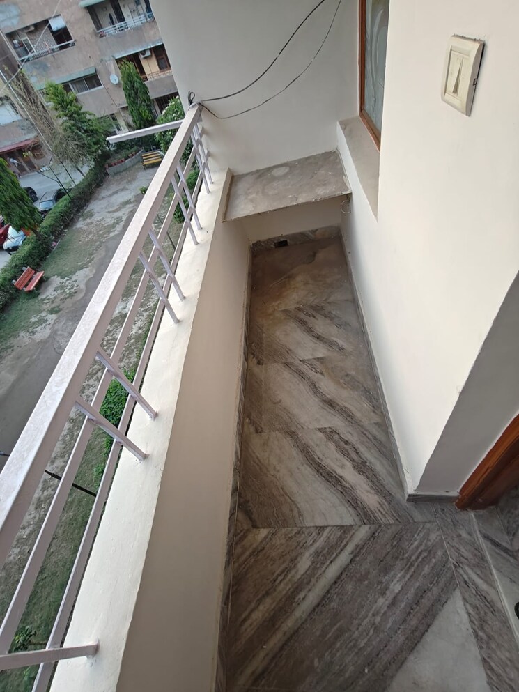 Balcony, mayur vihar phase 1 2 Bedroom 900 Sq.Ft. Apartment In Mayur Vihar Phase 1 Delhi 9061556