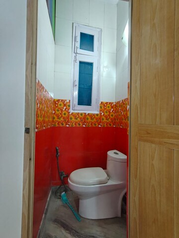 Attached Bathroom in 2 BHK Apartment at Mayur Vihar Phase 1 – for Rent