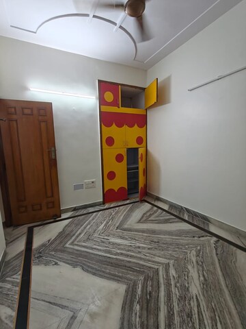 Bedroom in 2 BHK Apartment at Mayur Vihar Phase 1 – for Rent
