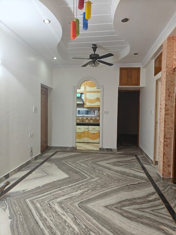 Room in 2 BHK Apartment at Mayur Vihar Phase 1 – for Rent