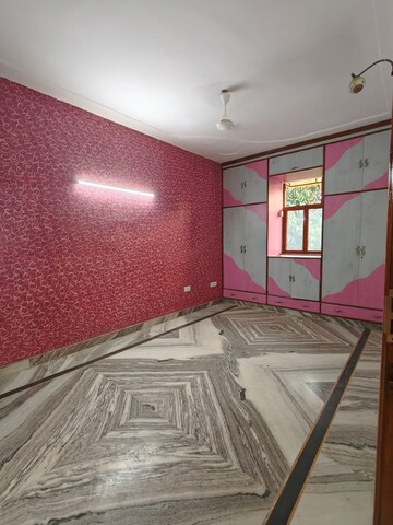 Master Bedroom in 2 BHK Apartment at Mayur Vihar Phase 1 – for Rent