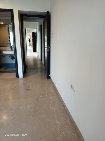 Room in 4 BHK Apartment at L Nagpal Bhagwanti Heights, Khar West – for Sale