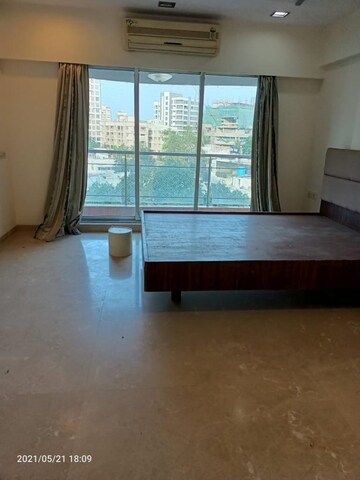 Room in 4 BHK Apartment at L Nagpal Bhagwanti Heights, Khar West – for Sale