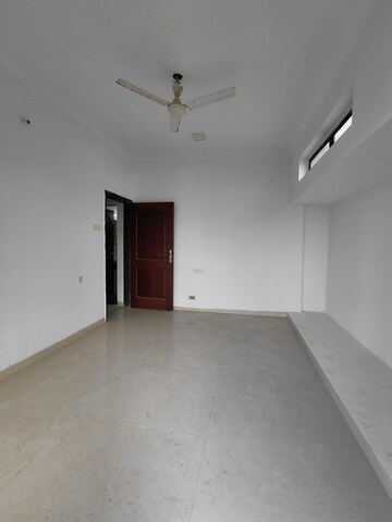 Room in 2 BHK Apartment at Raheja Interface Heights, Malad West – for Sale