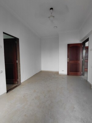 Furnished Amenities in 2 BHK Apartment at Raheja Interface Heights, Malad West – for Sale