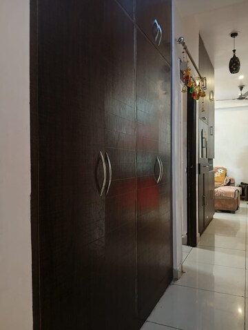 Furnished Amenities in 3 BHK Apartment at Landcraft Golf Links, Pandav Nagar – for Rent