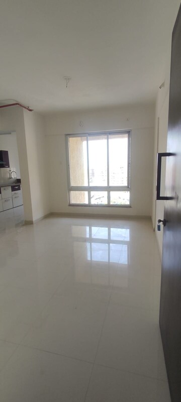 Room in 1.5 BHK Apartment at Puranik Rumah Bali, Ghodbunder Road – for Sale