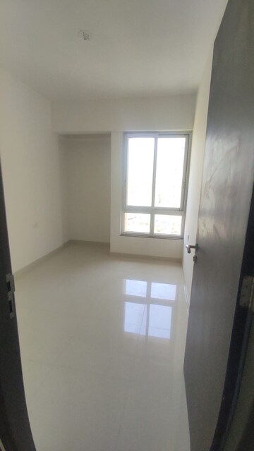 Room in 1.5 BHK Apartment at Puranik Rumah Bali, Ghodbunder Road – for Sale
