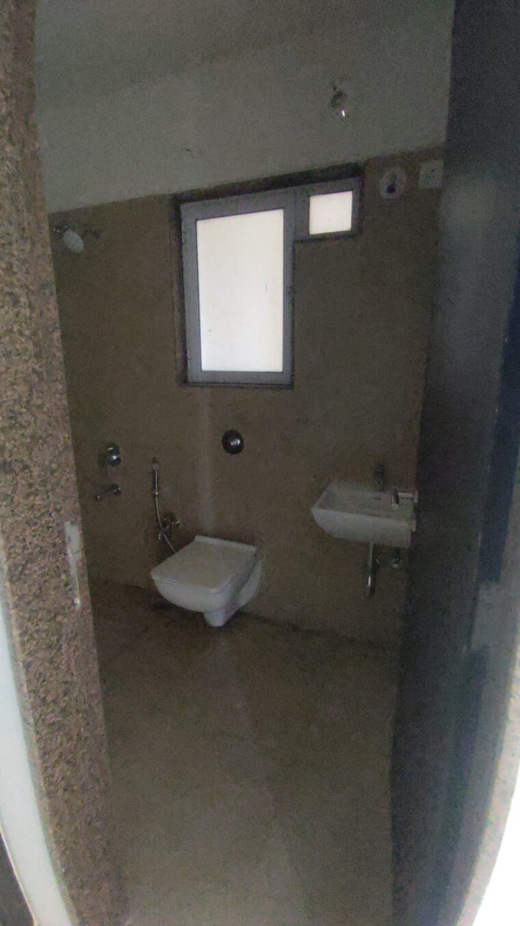 Bathroom, puranik-rumah-bali 1.5 Bedroom 560 Sq.Ft. Apartment In Ghodbunder Road Thane 9061793