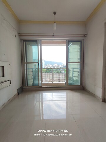 Room in 3 BHK Apartment at Ashar Monarch, Kolshet – for Rent