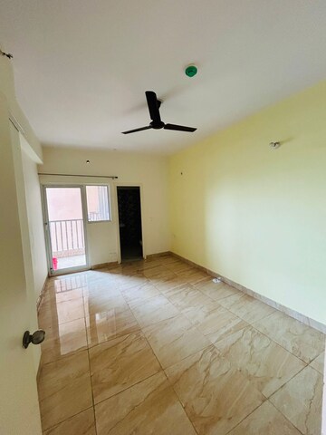 Room in 2 BHK Apartment at SKA Greenarch, Sector 16b Greater Noida – for Sale