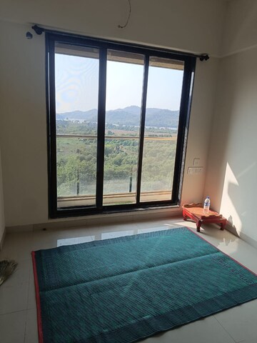 Room in 2 BHK Apartment at KM Horizon Flora, Ghodbunder Road – for Sale