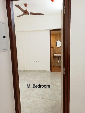 Room in 1.5 BHK Apartment at Lodha Amara, Kolshet Road – for Sale