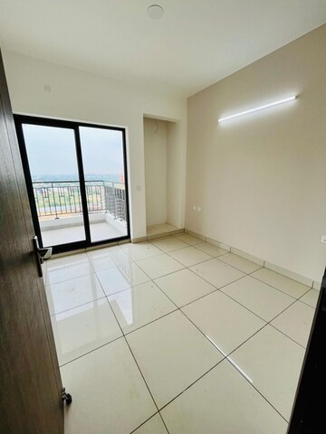 Room in 2.5 BHK Apartment at Samridhi Grand Avenue, Tech Zone 4 Greater Noida – for Sale