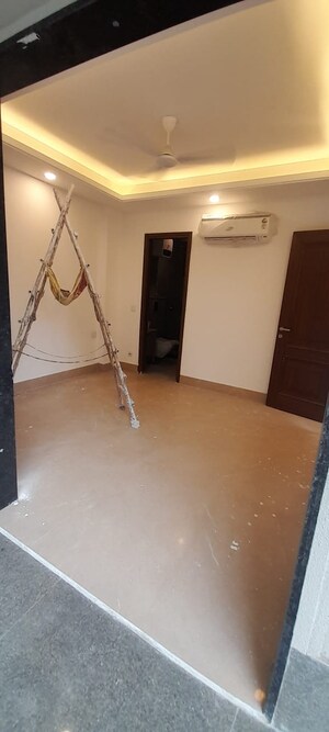 Room in 3 BHK Builder Floor at RWA Chittaranjan Park Block R, Chittaranjan Park – for Sale