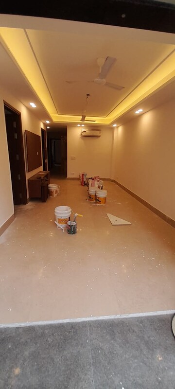 Room in 3 BHK Builder Floor at RWA Chittaranjan Park Block R, Chittaranjan Park – for Sale