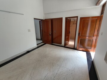 Room in 3 BHK Independent House at RBC II, Sushant Lok I – for Rent