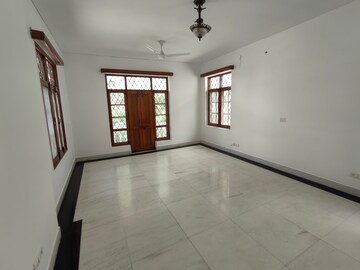 Room in 3 BHK Independent House at RBC II, Sushant Lok I – for Rent