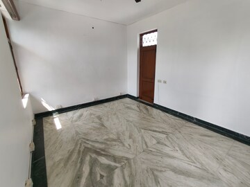 Room in 3 BHK Independent House at RBC II, Sushant Lok I – for Rent