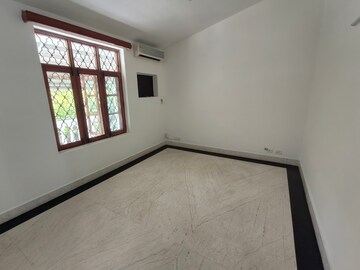 Room in 3 BHK Independent House at RBC II, Sushant Lok I – for Rent
