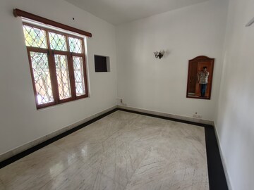 Room in 3 BHK Independent House at RBC II, Sushant Lok I – for Rent