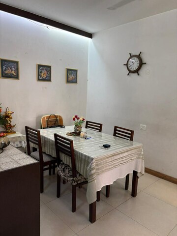 Team Area in 3 BHK Apartment at DLF The Princeton Estate, Dlf Phase V – for Rent