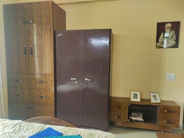Furnished Amenities in 3 BHK Builder Floor at Auram Floor, South City 2 – for Rent
