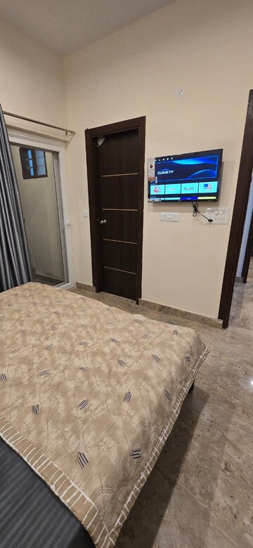 Room in 2 BHK Builder Floor at Kirsali Gaon – for Rent