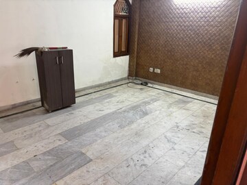 Room in 3 BHK Builder Floor at Laxmi Nagar – for Rent