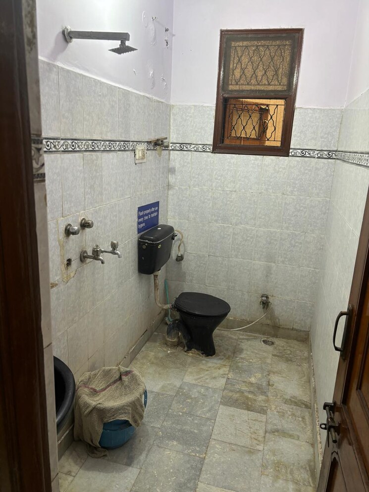Bathroom, laxmi nagar 3 Bedroom 1200 Sq.Ft. Builder Floor In Laxmi Nagar Delhi 9062012