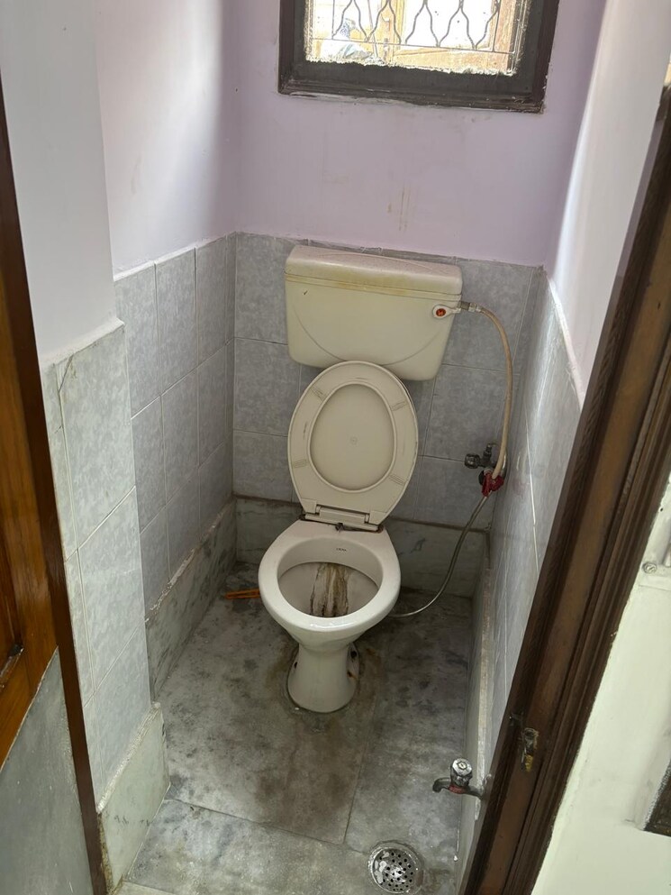 Bathroom, laxmi nagar 3 Bedroom 1200 Sq.Ft. Builder Floor In Laxmi Nagar Delhi 9062012