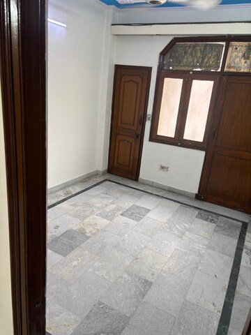 Room in 3 BHK Builder Floor at Laxmi Nagar – for Rent
