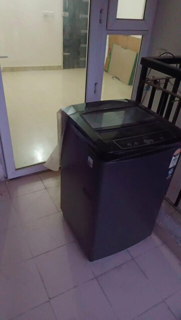 Furnished Amenities in 3 BHK Apartment at Gaur City 7th Avenue, Sector 4 Greater Noida – for Rent