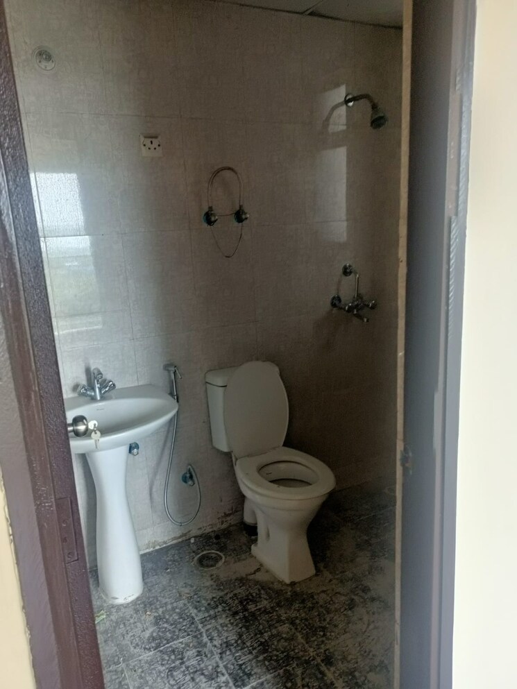 Bathroom, aditya-world-city 2 Bedroom 840 Sq.Ft. Apartment In Shahpur Bamheta Ghaziabad 9062063