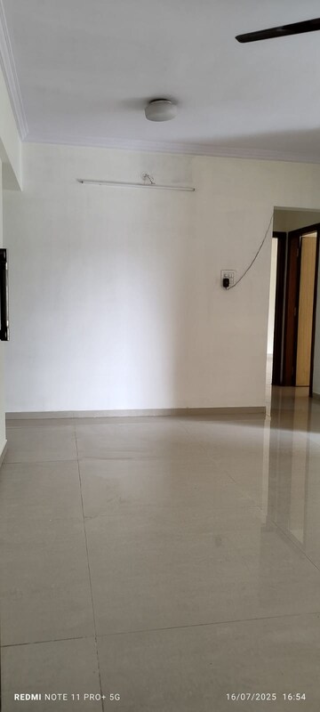 Room in 1 BHK Apartment at Raunak Sai Dham Towers, Kandivali West – for Rent