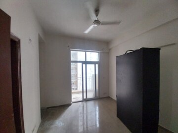 Room in 3 BHK Apartment at Mahagun Mywoods II, Sector 16c Greater Noida – for Rent