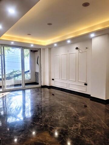 Room in 2 BHK Builder Floor at Sector 89 – for Sale