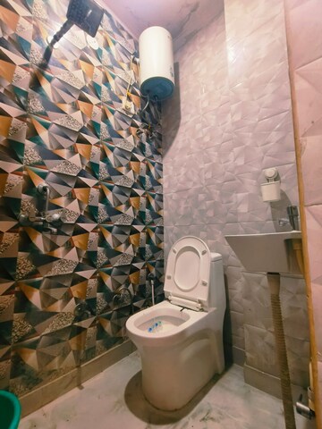 Attached Bathroom in 2 BHK Builder Floor at Dwarka Mor – for Rent