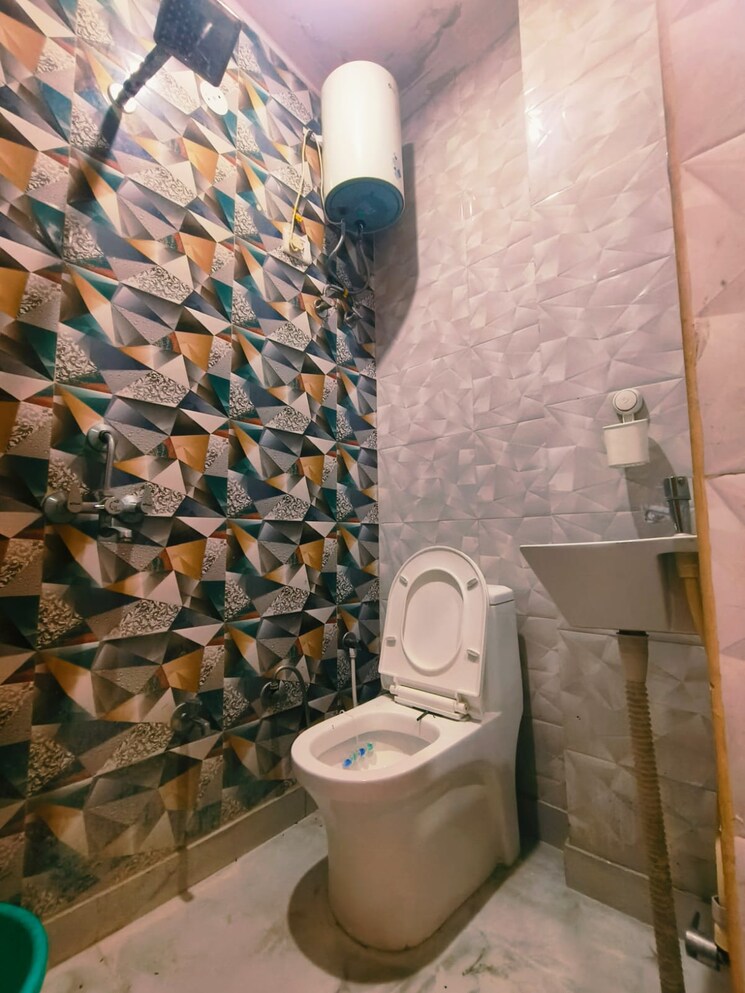 Attached Bathroom, dwarka mor 2 Bedroom 585 Sq.Ft. Builder Floor In Dwarka Mor Delhi 9062109