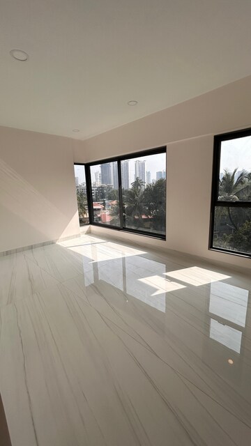Room in 3 BHK Apartment at Mulund West – for Sale