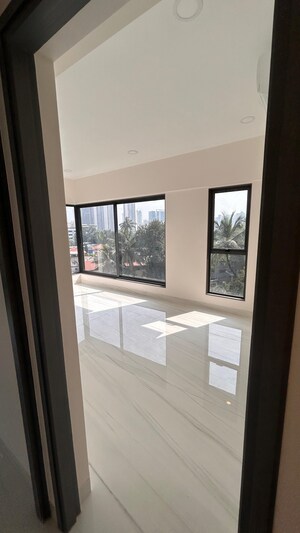 Room in 3 BHK Apartment at Mulund West – for Sale