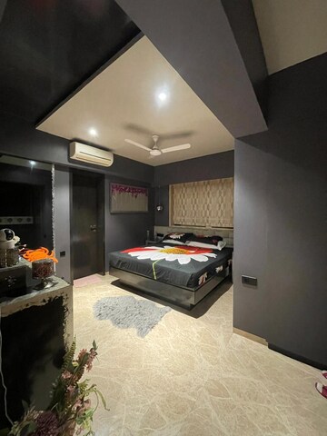 Bedroom in 4 BHK Apartment at Santacruz East – for Sale