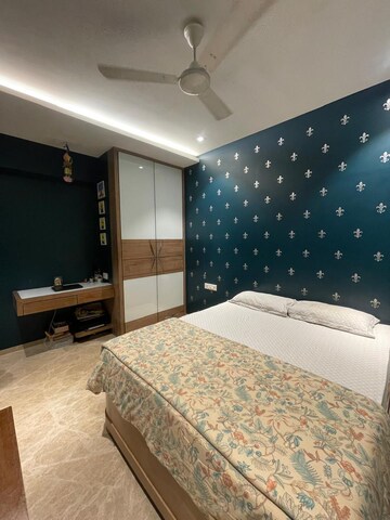 Bedroom in 4 BHK Apartment at Santacruz East – for Sale