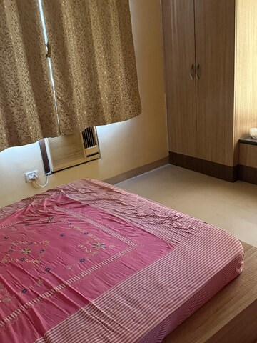 Bedroom in 2 BHK Apartment at Mahim – for Rent