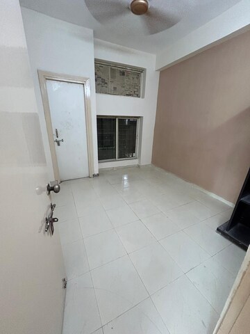 Room in 3 BHK Apartment at Shyamal – for Rent