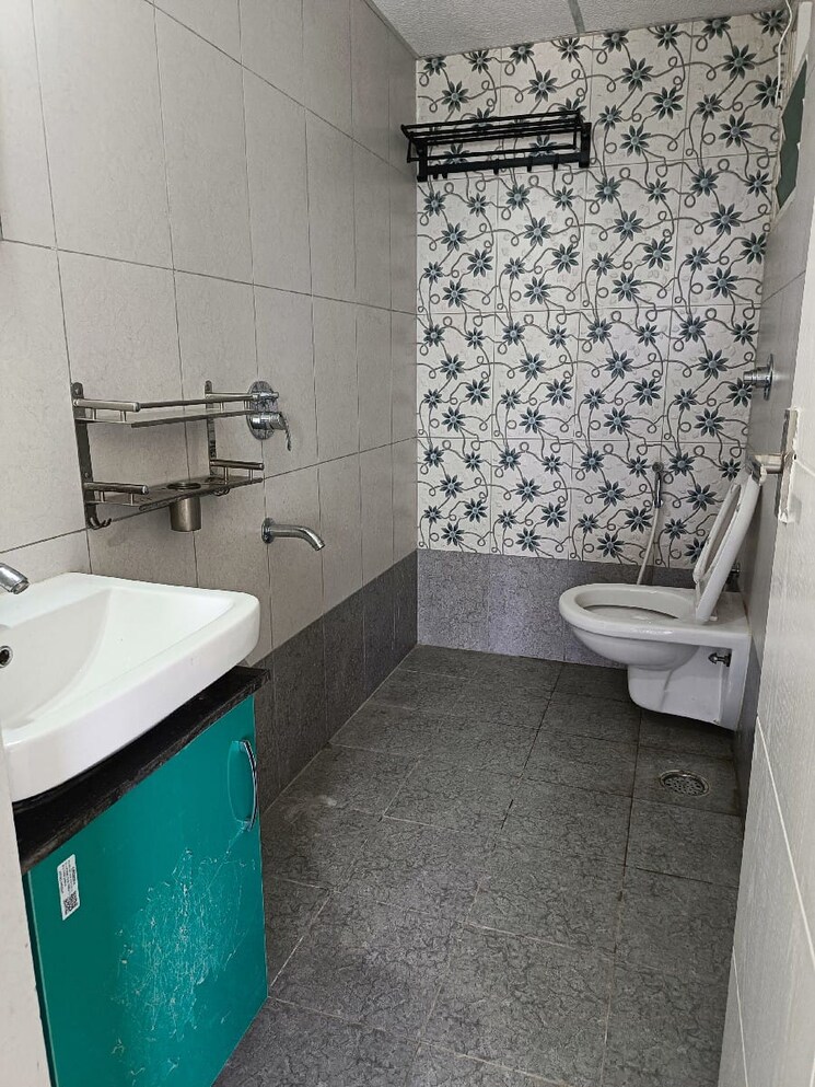Bathroom, candeur-signature 1 Bedroom 615 Sq.Ft. Apartment In Varthur Bangalore 9062249