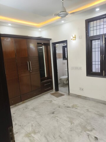 Room in 2 BHK Builder Floor at Tara Apartments, Kalkaji – for Rent